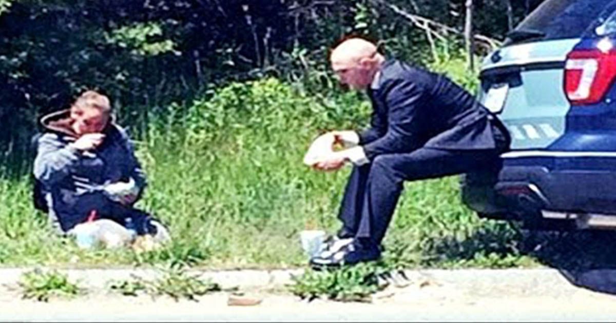 Trooper Stops On The Highway To Have A Picnic With Homeless Woman