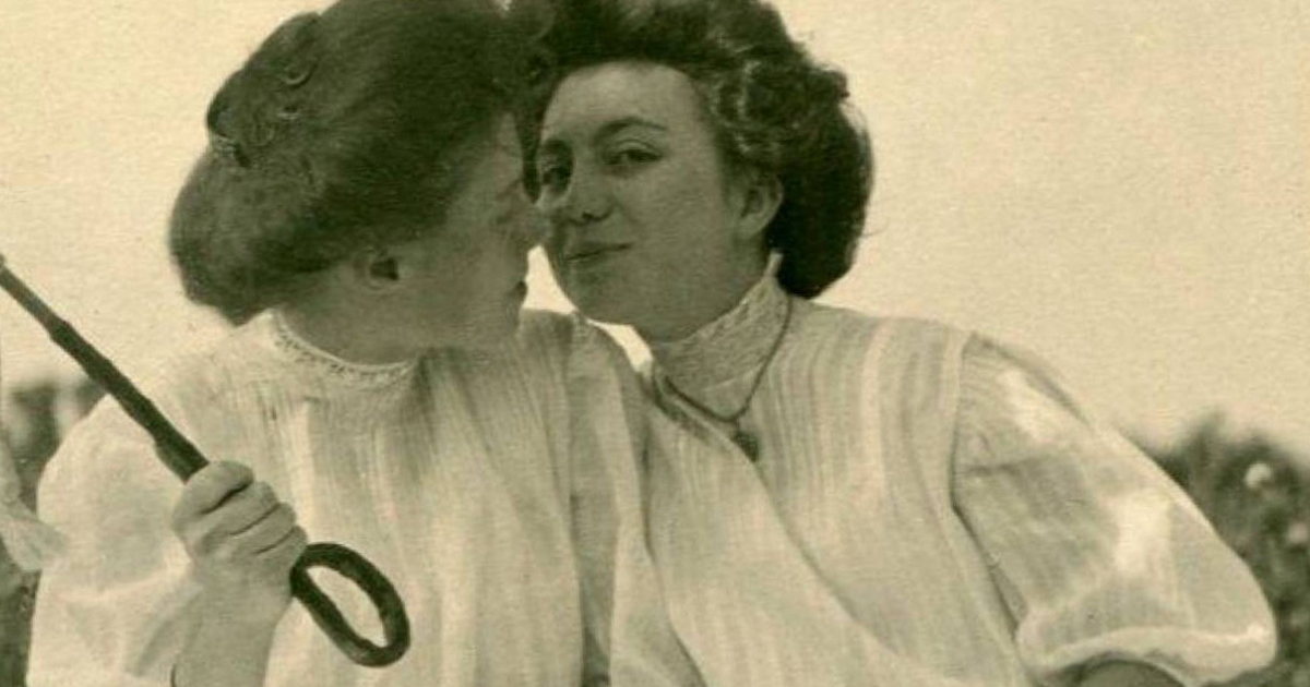 28 Beautiful Historical Photos Of The LGBT Community 