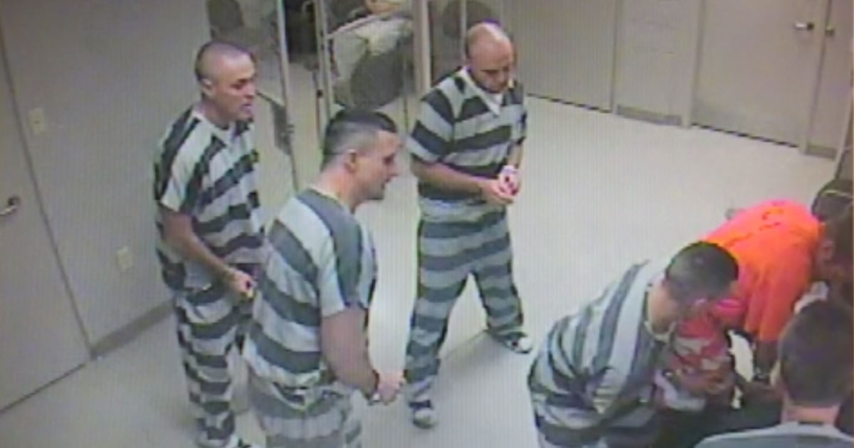 Texas Inmates Break Out Of Cell To Rescue Jailer Who Inexplicably Collapsed
