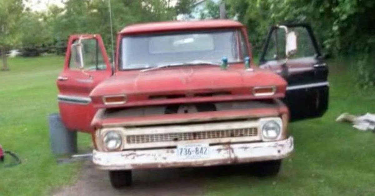 Parents Give Him A Beat Up Vintage Truck For Graduation And He Restores It Like You Wouldn't Believe