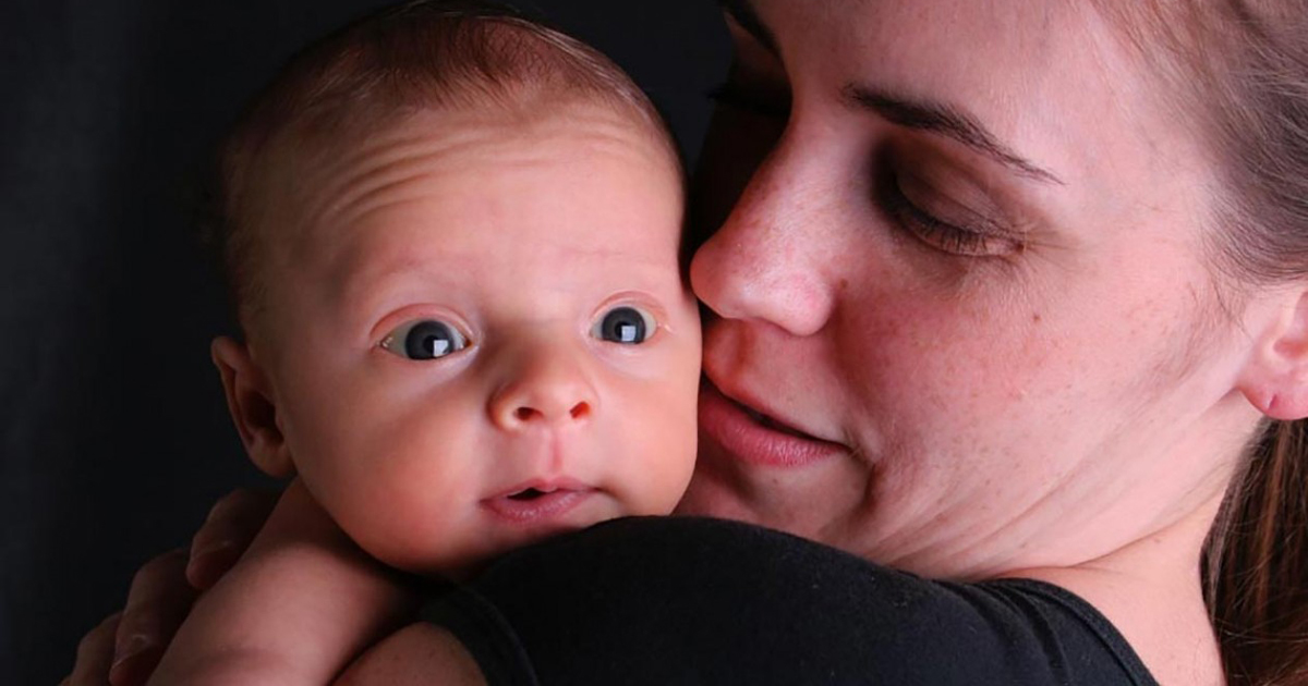 You Can Now Volunteer To Heal Drug-Addicted Babies By Giving Them A Warm Cuddle