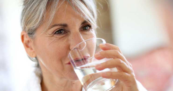 Wasser: 10 Anzeichen Dafür, Dass Du Nicht Genug Trinkst