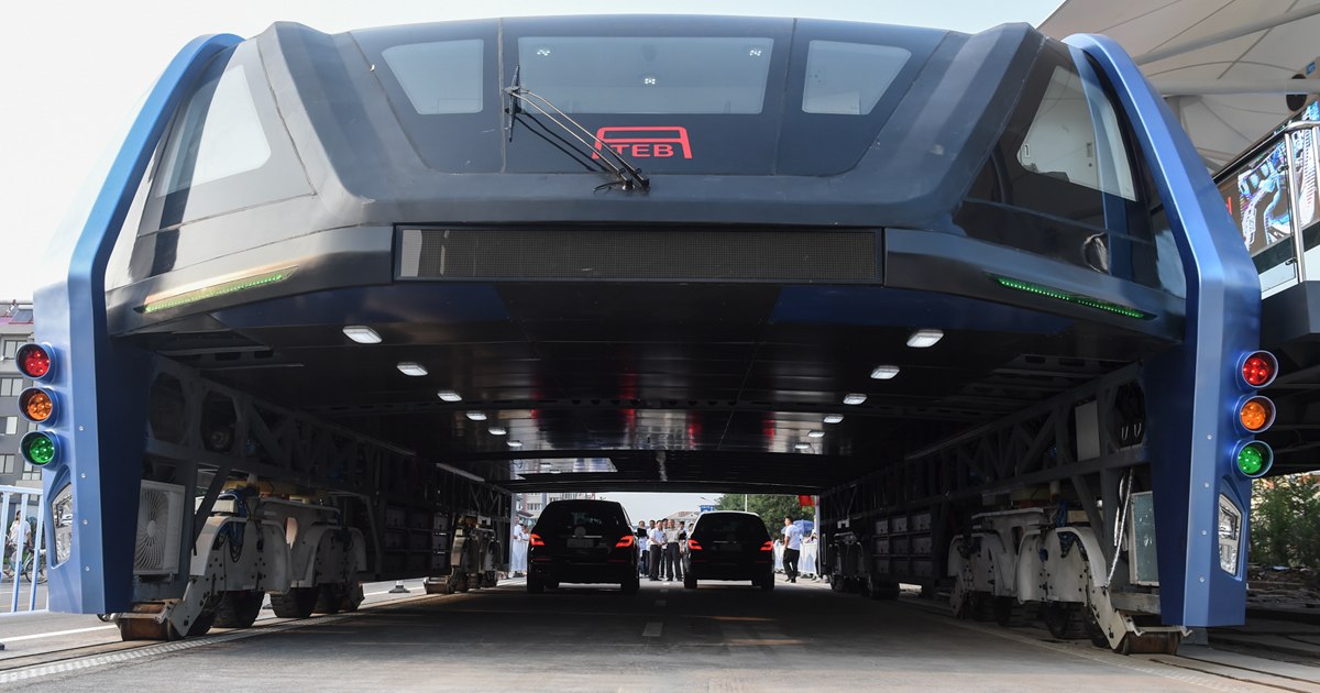 China Has Built An Elevated Bus That Can Drive Over Traffic